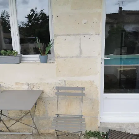 Holiday home Jolie Avec Piscine Dans Le St Emilionnais