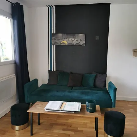 Holiday home Jolie Avec Piscine Dans Le St Emilionnais