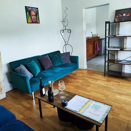 Holiday home Jolie Avec Piscine Dans Le St Emilionnais