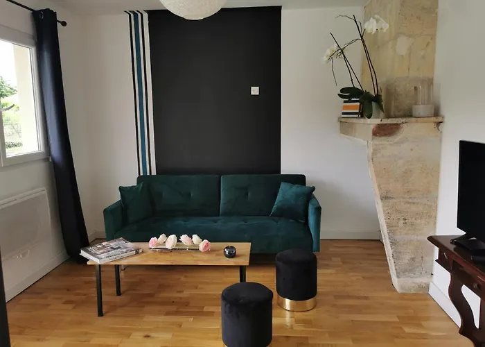 Jolie Avec Piscine Dans Le St Emilionnais